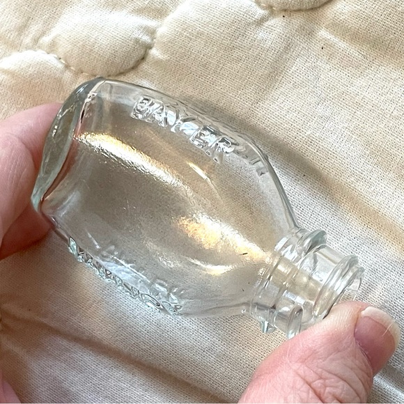 Vintage Bayer Aspirin Clear Glass Bottle - Picture 2 of 3